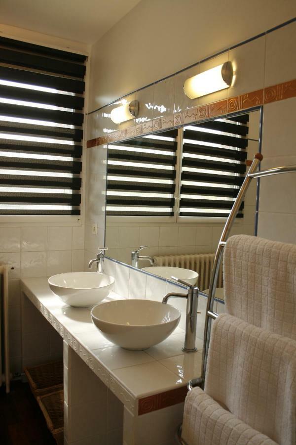 Une Chambre A Neuilly Guest House Exterior foto